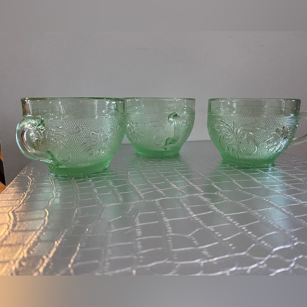 Beautiful INDIANA TIARA GLASS CHANTILLY GREEN CUPS SET OF 3